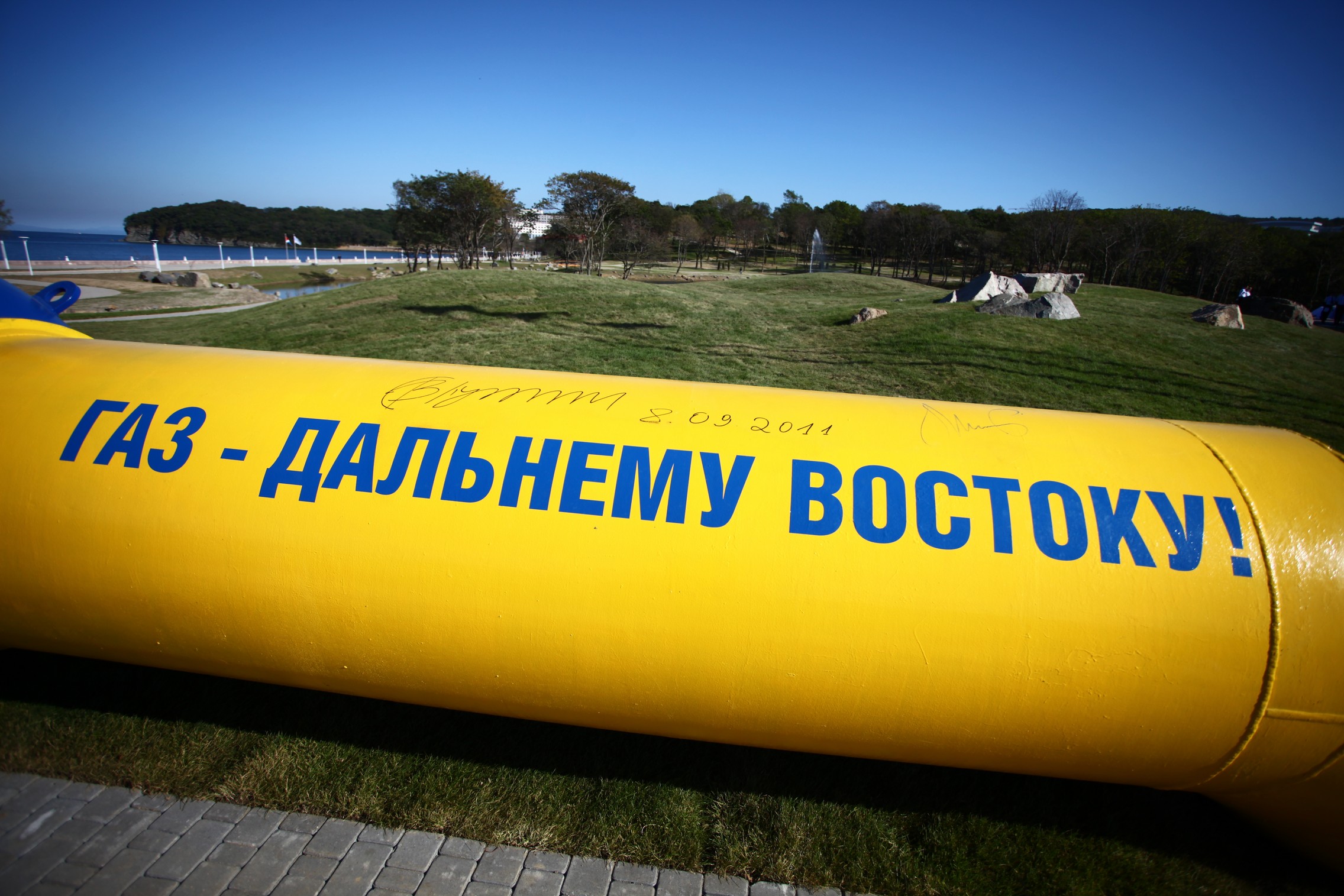 завод по добыче газа. нефтеперерабатывающие заводы в австралии. завод спг пригородное сахалин. завод спг сахалин. месторождение азери-чираг-гюнешли.