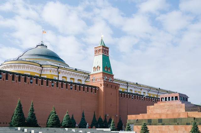 В Кремле высказали позицию по сокращению новогодних праздников