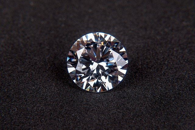 Эксперты заявили о снижении продаж на алмазном рынке