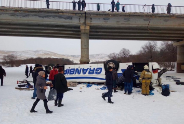 Пассажирам упавшего автобуса в Забайкалье выплатили компенсации