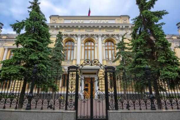 Центробанк представит новый дизайн 100-рублевой купюры