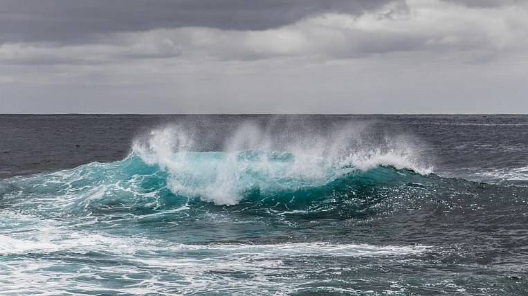 Моторную лодку унесло в Тихий океан в районе Курил