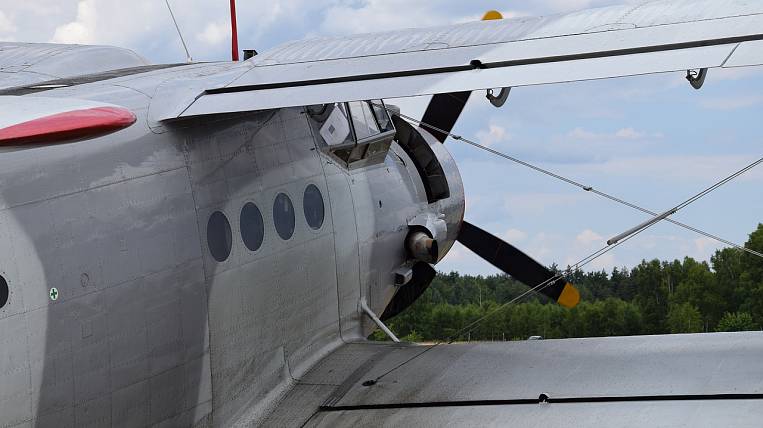 Самолет Ан-30М совершил жесткую посадку в Якутии