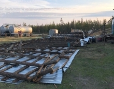 Рабочий погиб под сорванной ветром крышей в Якутии