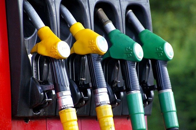 Копеечное снижение цен на бензин отметили на Дальнем Востоке