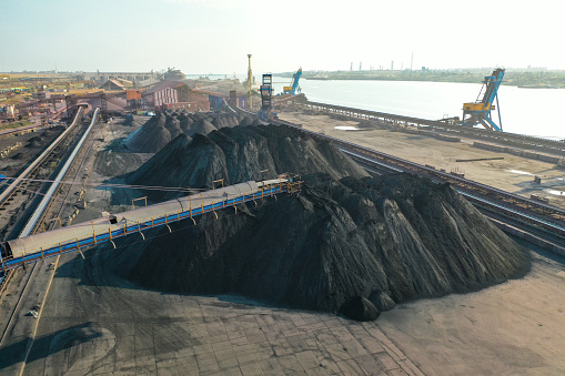 Владивостокский морской рыбный порт оштрафовали за угольную пыль