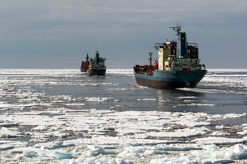 Росатомфлот вывел караван судов из акватории Северного морского пути