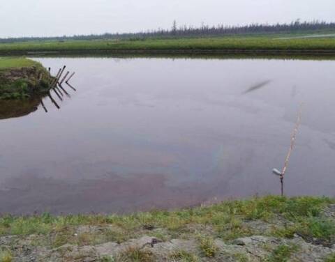 Дизельное топливо с электростанции попало в реку в Якутии