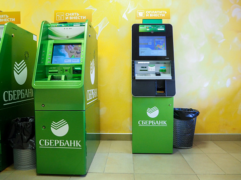 Сбербанк начал выдавать кредиты в банкоматах