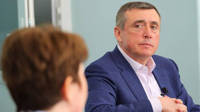 Доходы главы Сахалинской области за год сократились в два раза