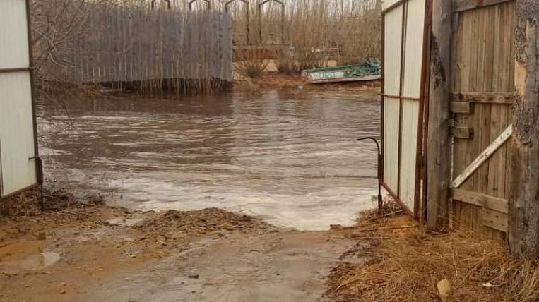 Паводок подтопил две улицы в Якутске