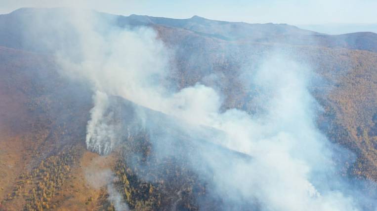 Лесной пожар третий день тушат в Хабаровском крае