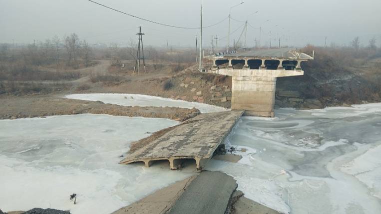 Рухнувший после паводка мост восстановят в Чите