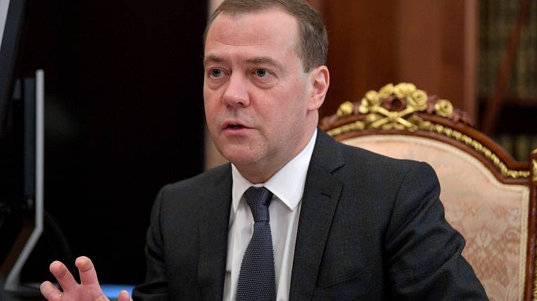 Медведев раскритиковал регионы ДФО за неготовность к мусорной реформе