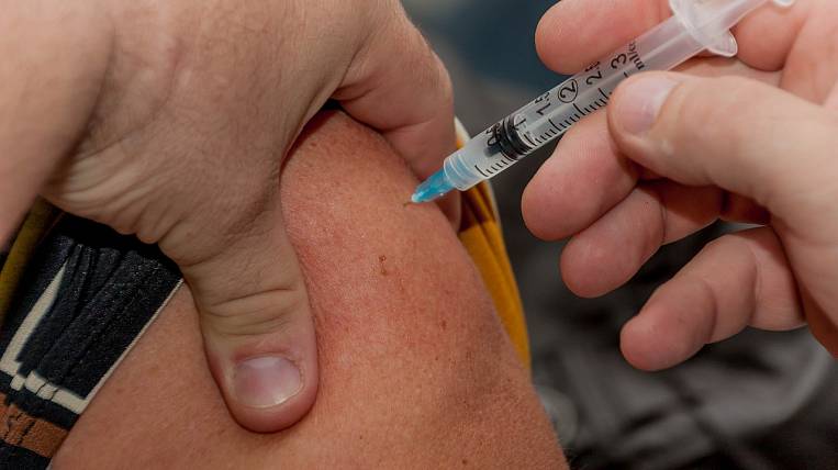 Первых кандидатов на вакцинацию от коронавируса назвали в России