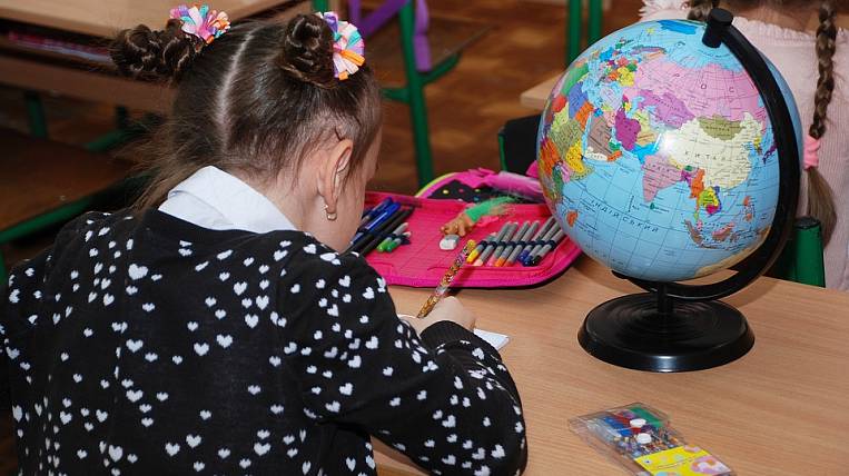 Все школы в России отправят на дистанционное обучение