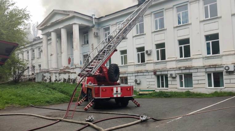 Проверку из-за возгорания крыши больницы проведут в Приморье