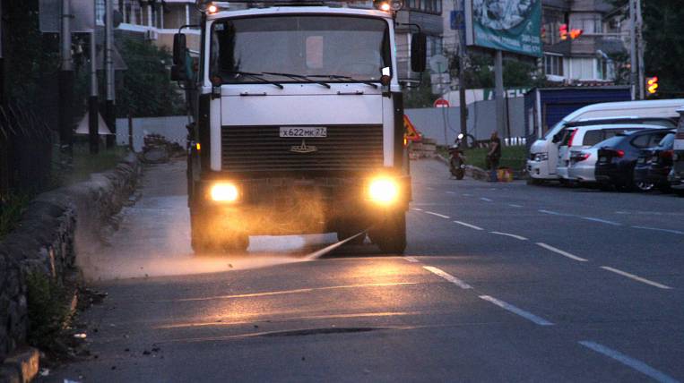 Дорожную технику задействуют для дезинфекции улиц в Хабаровске