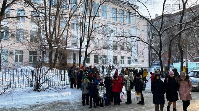 Все школы «заминировали» в Хабаровске