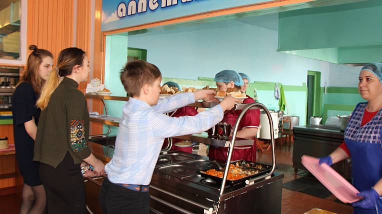 В Приамурье увеличат финансирование на школьное питание