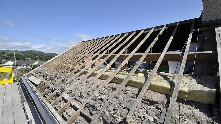 Шквалистый ветер оставил школу в Бурятии без крыши