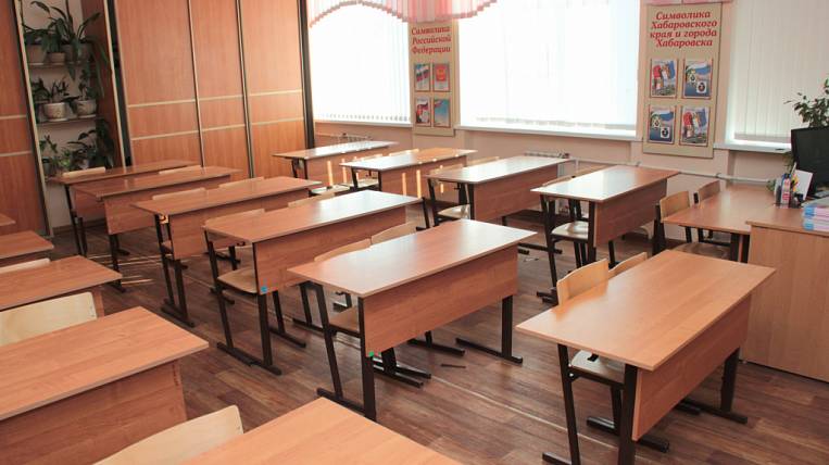 Все школы Хабаровска получили сообщения о минировании