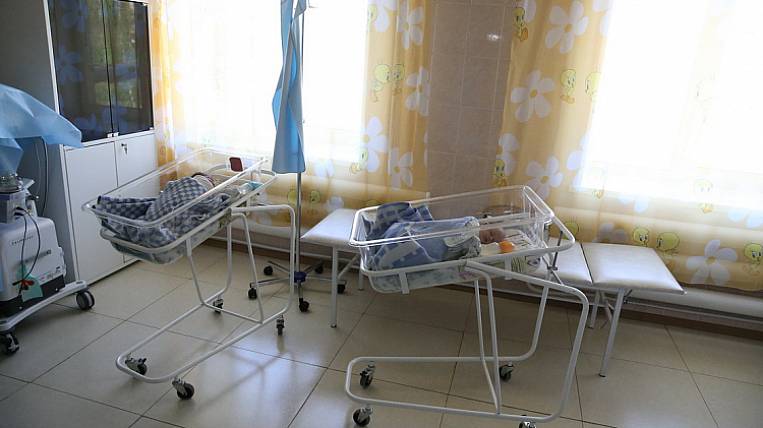 Родителям новорожденных начнут выдавать по 10 тыс. рублей в Приморье