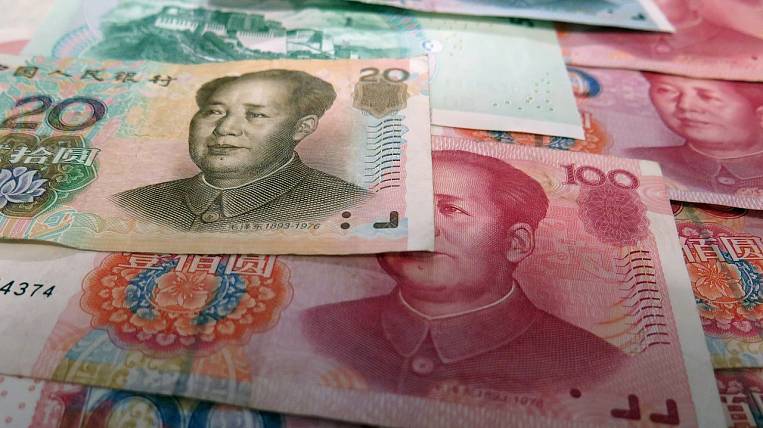 Россияне все чаще хранят сбережения в золоте и юанях