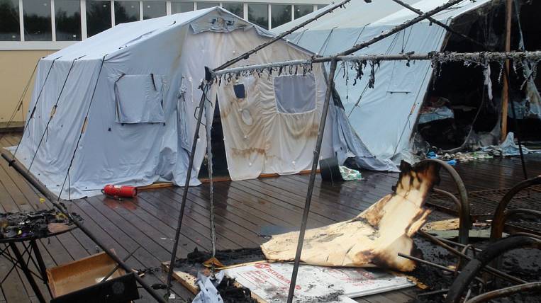 Число пострадавших во время пожара в палаточном лагере выросло до 12 человек