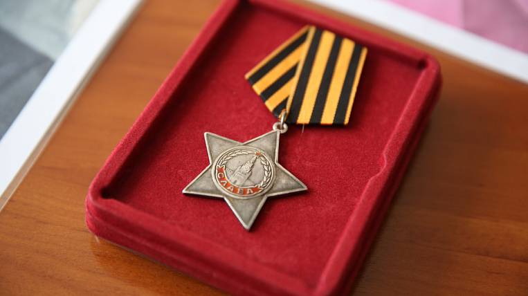 Найденный под Хабаровском орден передали дочери фронтовика в Забайкалье